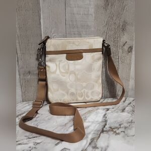 🌷Vintage Y2K Authentic Coach Cream and Tan Crossbody Bag🌷